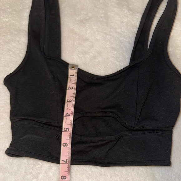 cut out tank top🖤 - Picture 3 of 6